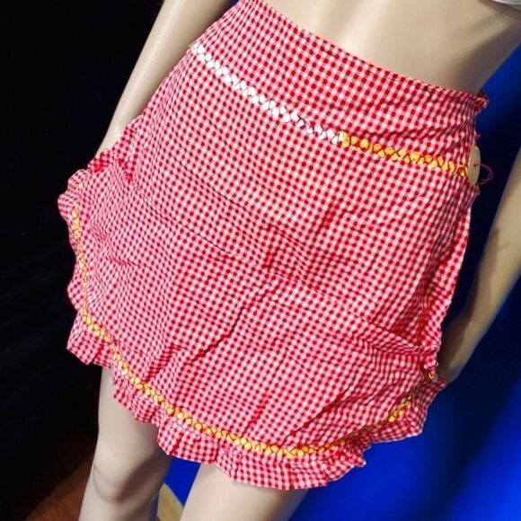 Vintage Gingham Plaid Apron - Picture 2 of 5